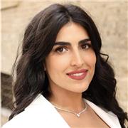 Neolaureata in Giurisprudenza offre lezioni di diritto agli studenti della scuola secondaria di secondo grado